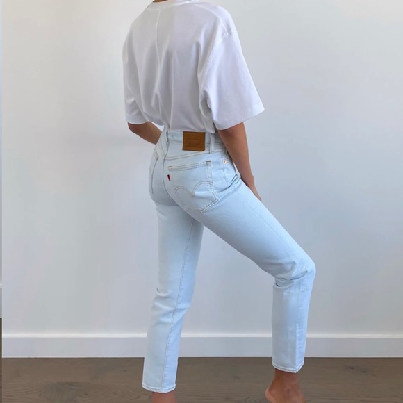 Levi’s light wash wedgie jeans!! - Picture 3 of 7